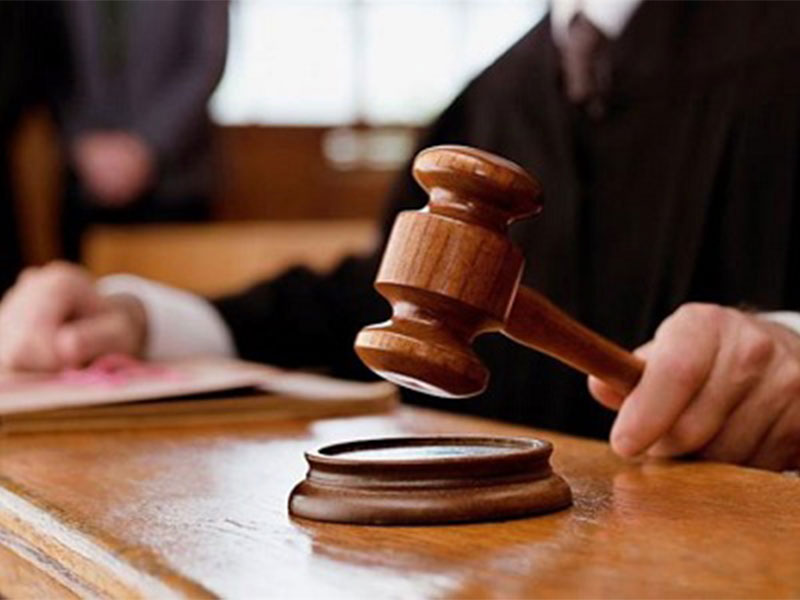إماراتي يسرق منزل خطيبته ليشتري لها الهدايا!